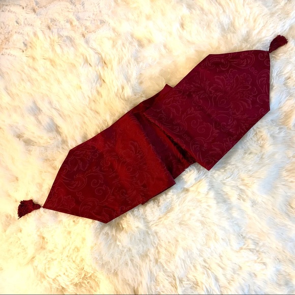 ❤️ Red Table Runner ❤️ - Picture 3 of 8